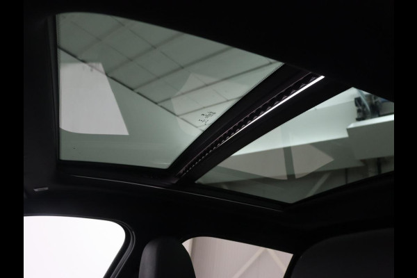 BMW 1-serie 118i M Sport | Panoramadak | Stoelverwarming | Camera | Sportstoelen | Harman/Kardon | Stuurverwarming | Carplay | Navigatie | Live Cockpit | Full LED | Getint glas