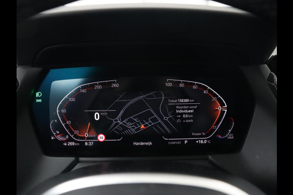 BMW 1-serie 118i M Sport | Panoramadak | Stoelverwarming | Camera | Sportstoelen | Harman/Kardon | Stuurverwarming | Carplay | Navigatie | Live Cockpit | Full LED | Getint glas