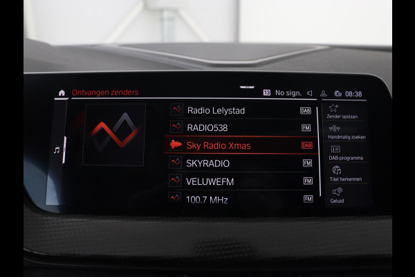 BMW 1-serie 118i M Sport | Panoramadak | Stoelverwarming | Camera | Sportstoelen | Harman/Kardon | Stuurverwarming | Carplay | Navigatie | Live Cockpit | Full LED | Getint glas