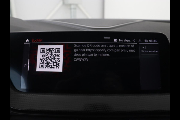 BMW 1-serie 118i M Sport | Panoramadak | Stoelverwarming | Camera | Sportstoelen | Harman/Kardon | Stuurverwarming | Carplay | Navigatie | Live Cockpit | Full LED | Getint glas