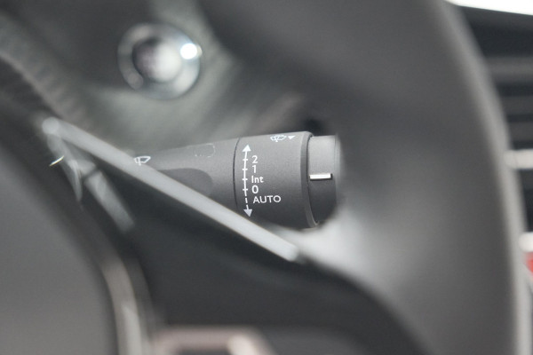 Peugeot 208 PureTech 100 Allure | Adaptieve Cruise Control | Camera | Apple Carplay