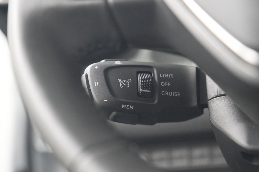Peugeot 208 PureTech 100 Allure | Adaptieve Cruise Control | Camera | Apple Carplay