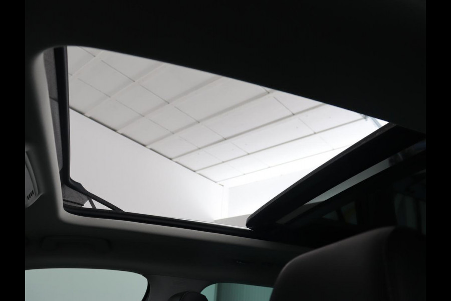 Škoda Kodiaq 1.5 TSI Business Edition Plus | Panoramadak | Trekhaak | Stoelverwarming | Adaptive cruise | Camera | Carplay | Achterbankverwarming | Virtual Cockpit | Keyless | Full LED