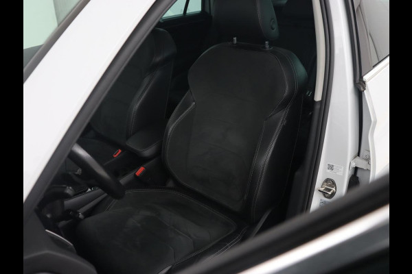 Škoda Kodiaq 1.5 TSI Business Edition Plus | Panoramadak | Trekhaak | Stoelverwarming | Adaptive cruise | Camera | Carplay | Achterbankverwarming | Virtual Cockpit | Keyless | Full LED