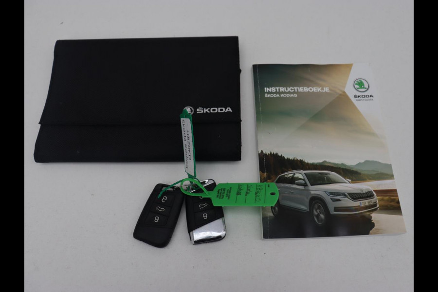 Škoda Kodiaq 1.5 TSI Business Edition Plus | Panoramadak | Trekhaak | Stoelverwarming | Adaptive cruise | Camera | Carplay | Achterbankverwarming | Virtual Cockpit | Keyless | Full LED