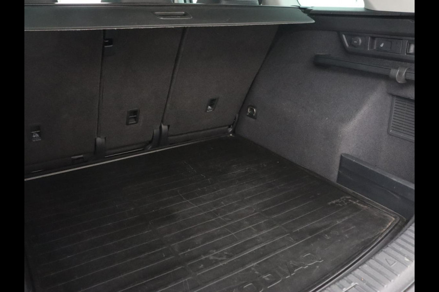 Škoda Kodiaq 1.5 TSI Business Edition Plus | Panoramadak | Trekhaak | Stoelverwarming | Adaptive cruise | Camera | Carplay | Achterbankverwarming | Virtual Cockpit | Keyless | Full LED