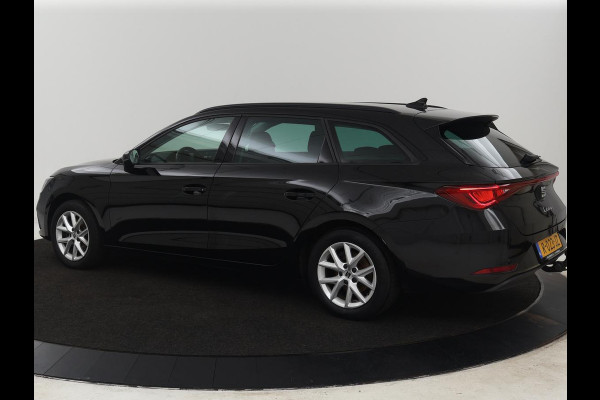 Seat Leon 1.0 TSI Style Intens | Trekhaak | Camera | Carplay | Navigatie | Adaptive cruise | DAB | Parkeerhulp | Full LED | Climate control