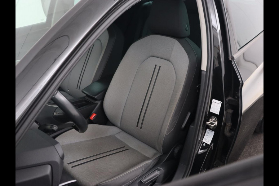 Seat Leon 1.0 TSI Style Intens | Trekhaak | Camera | Carplay | Navigatie | Adaptive cruise | DAB | Parkeerhulp | Full LED | Climate control