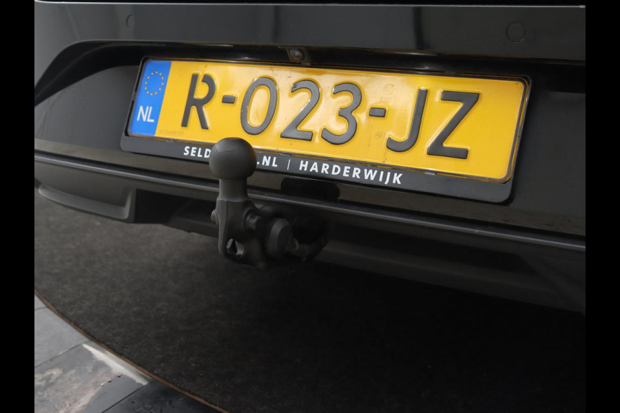 Seat Leon 1.0 TSI Style Intens | Trekhaak | Camera | Carplay | Navigatie | Adaptive cruise | DAB | Parkeerhulp | Full LED | Climate control