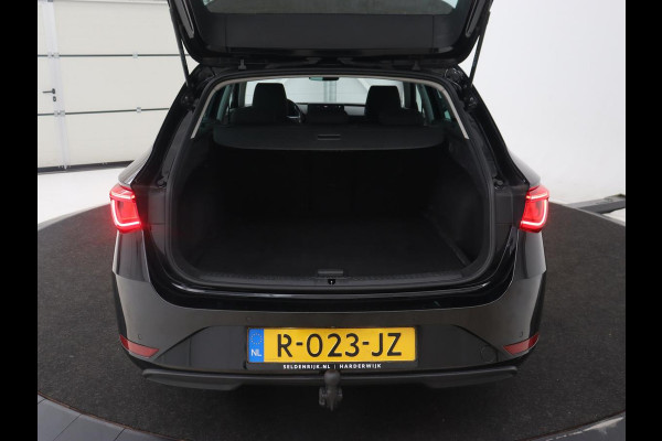 Seat Leon 1.0 TSI Style Intens | Trekhaak | Camera | Carplay | Navigatie | Adaptive cruise | DAB | Parkeerhulp | Full LED | Climate control
