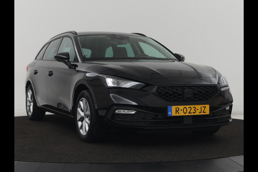 Seat Leon 1.0 TSI Style Intens | Trekhaak | Camera | Carplay | Navigatie | Adaptive cruise | DAB | Parkeerhulp | Full LED | Climate control