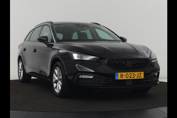 Seat Leon 1.0 TSI Style Intens | Trekhaak | Camera | Carplay | Navigatie | Adaptive cruise | DAB | Parkeerhulp | Full LED | Climate control