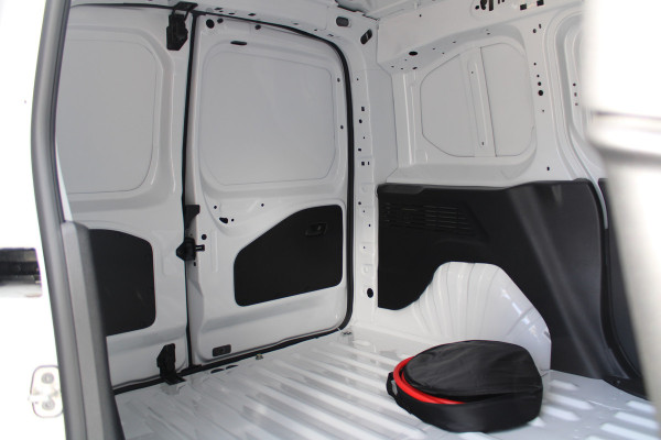 Peugeot e-Partner 136 L1 50 kWh 136pk - Airco - Cruise - PDC - Camera - Stoelverwarming - Rijklaar