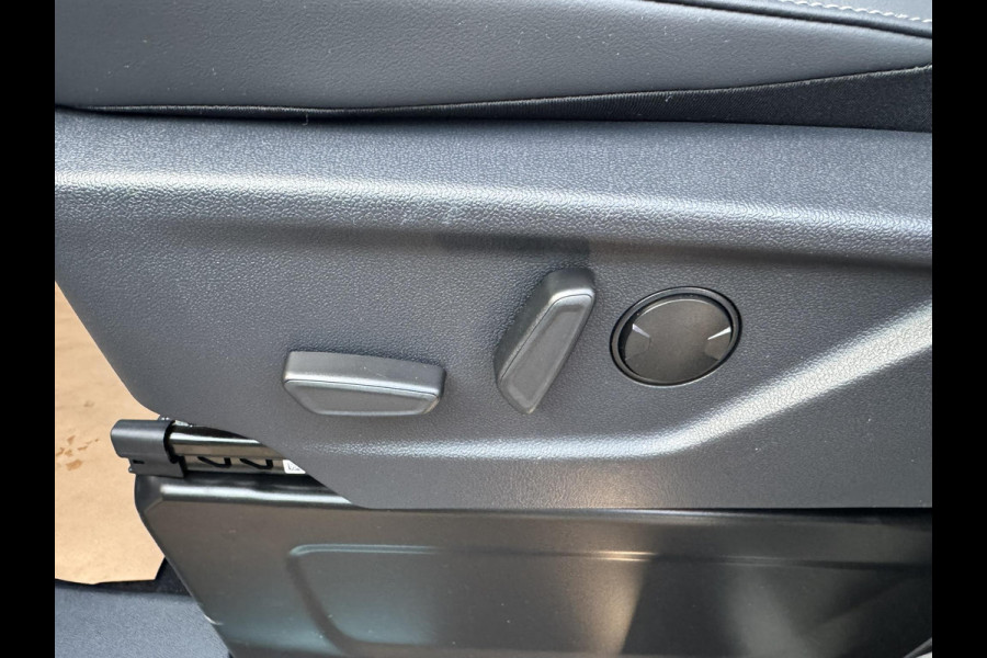 Ford Transit Custom Tourneo 340 2.5 PHEV L2H1 Titanium X 233pk | Incl. BTW/BPM Rijklaar | Handsfree elektrische dubbele zijschuifdeuren | Inklapbare trekhaak | Tourneo Luxury Pack | Verwarmbaar stuurwiel
