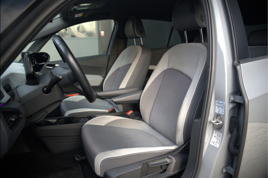 Volkswagen ID.3 First Plus 58 kWh | Stoelverwarming | Stuurverwarming | Camera | Adaptive Cruise Control | Navigatie | Standkachel | Keyless | Parkeersensoren | LED | Apple Carplay | BTW |