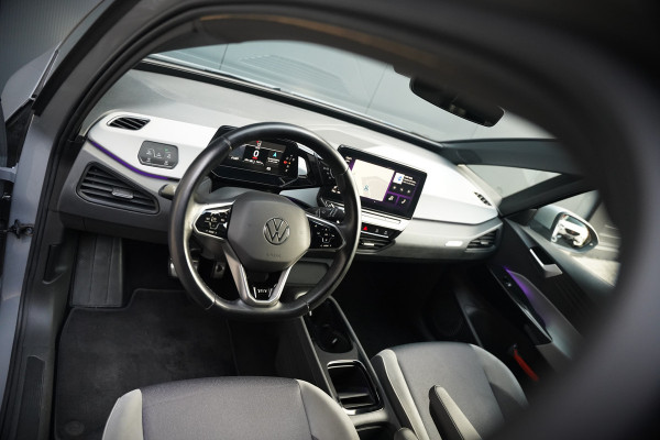 Volkswagen ID.3 First Plus 58 kWh | Stoelverwarming | Stuurverwarming | Camera | Adaptive Cruise Control | Navigatie | Standkachel | Keyless | Parkeersensoren | LED | Apple Carplay | BTW |