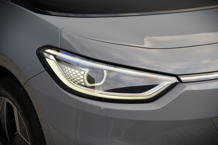 Volkswagen ID.3 First Plus 58 kWh | Stoelverwarming | Stuurverwarming | Camera | Adaptive Cruise Control | Navigatie | Standkachel | Keyless | Parkeersensoren | LED | Apple Carplay | BTW |