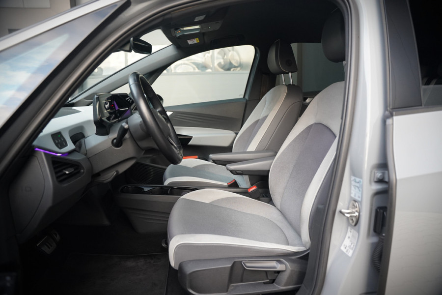 Volkswagen ID.3 First Plus 58 kWh | Stoelverwarming | Stuurverwarming | Camera | Adaptive Cruise Control | Navigatie | Standkachel | Keyless | Parkeersensoren | LED | Apple Carplay | BTW |