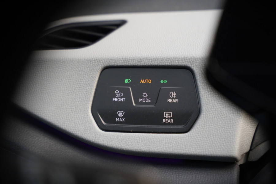 Volkswagen ID.3 First Plus 58 kWh | Stoelverwarming | Stuurverwarming | Camera | Adaptive Cruise Control | Navigatie | Standkachel | Keyless | Parkeersensoren | LED | Apple Carplay | BTW |