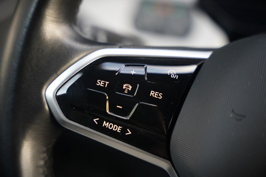 Volkswagen ID.3 First Plus 58 kWh | Stoelverwarming | Stuurverwarming | Camera | Adaptive Cruise Control | Navigatie | Standkachel | Keyless | Parkeersensoren | LED | Apple Carplay | BTW |