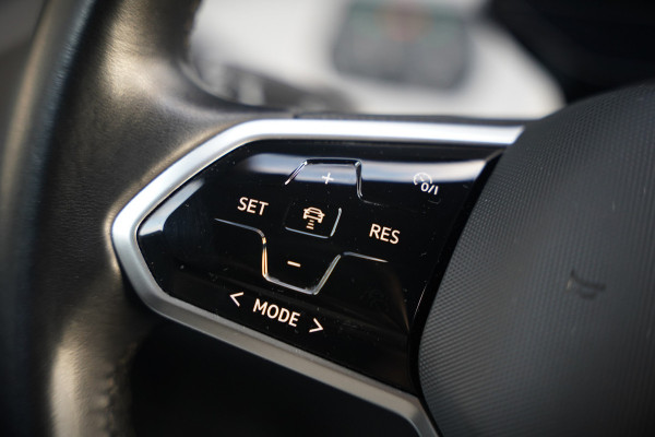 Volkswagen ID.3 First Plus 58 kWh | Stoelverwarming | Stuurverwarming | Camera | Adaptive Cruise Control | Navigatie | Standkachel | Keyless | Parkeersensoren | LED | Apple Carplay | BTW |