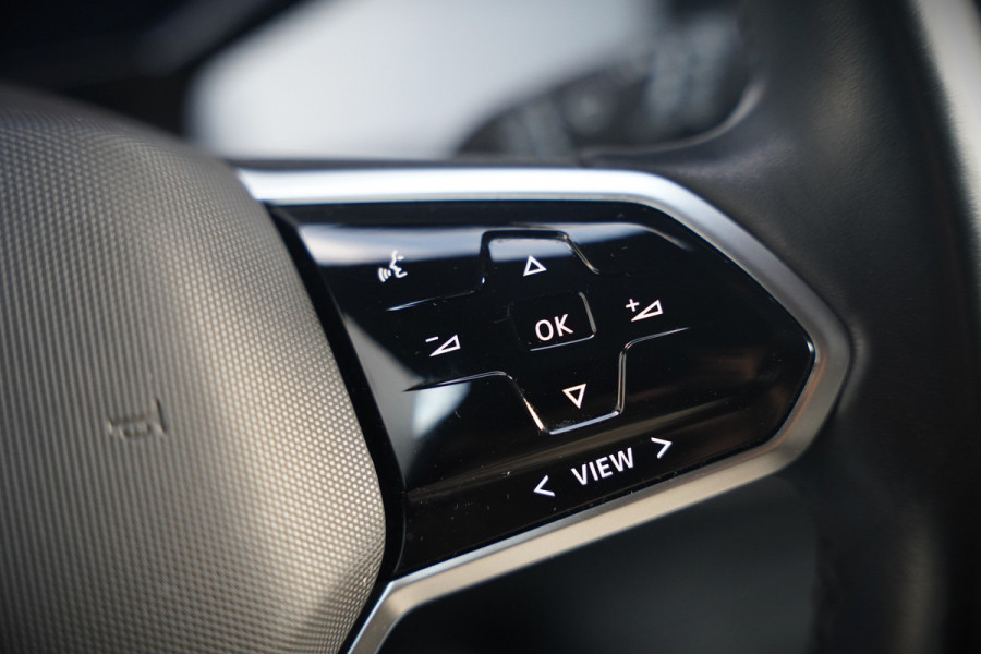 Volkswagen ID.3 First Plus 58 kWh | Stoelverwarming | Stuurverwarming | Camera | Adaptive Cruise Control | Navigatie | Standkachel | Keyless | Parkeersensoren | LED | Apple Carplay | BTW |