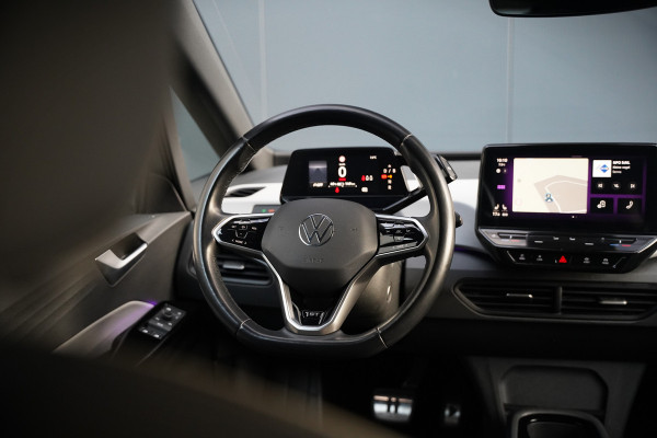 Volkswagen ID.3 First Plus 58 kWh | Stoelverwarming | Stuurverwarming | Camera | Adaptive Cruise Control | Navigatie | Standkachel | Keyless | Parkeersensoren | LED | Apple Carplay | BTW |