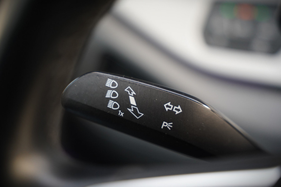 Volkswagen ID.3 First Plus 58 kWh | Stoelverwarming | Stuurverwarming | Camera | Adaptive Cruise Control | Navigatie | Standkachel | Keyless | Parkeersensoren | LED | Apple Carplay | BTW |