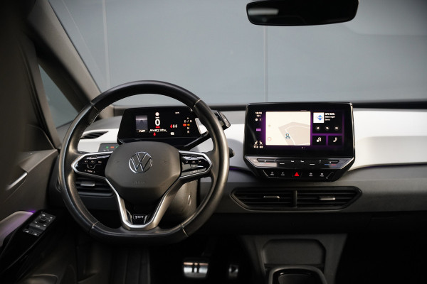 Volkswagen ID.3 First Plus 58 kWh | Stoelverwarming | Stuurverwarming | Camera | Adaptive Cruise Control | Navigatie | Standkachel | Keyless | Parkeersensoren | LED | Apple Carplay | BTW |