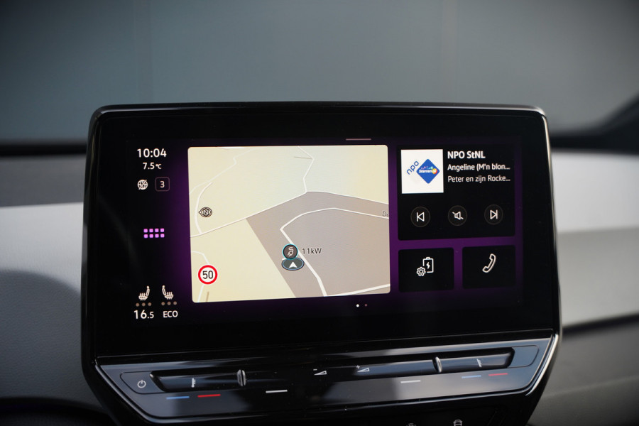 Volkswagen ID.3 First Plus 58 kWh | Stoelverwarming | Stuurverwarming | Camera | Adaptive Cruise Control | Navigatie | Standkachel | Keyless | Parkeersensoren | LED | Apple Carplay | BTW |