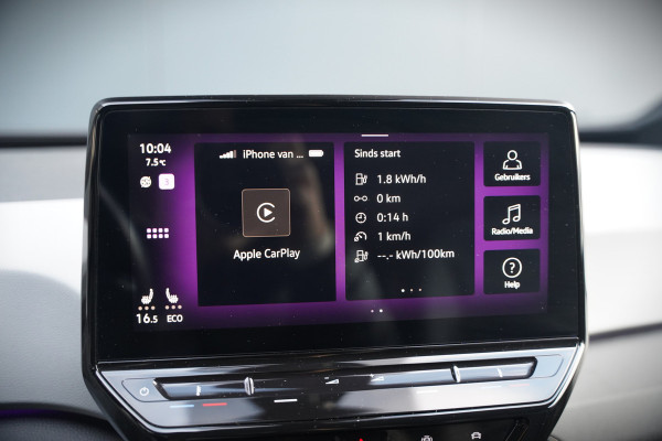 Volkswagen ID.3 First Plus 58 kWh | Stoelverwarming | Stuurverwarming | Camera | Adaptive Cruise Control | Navigatie | Standkachel | Keyless | Parkeersensoren | LED | Apple Carplay | BTW |