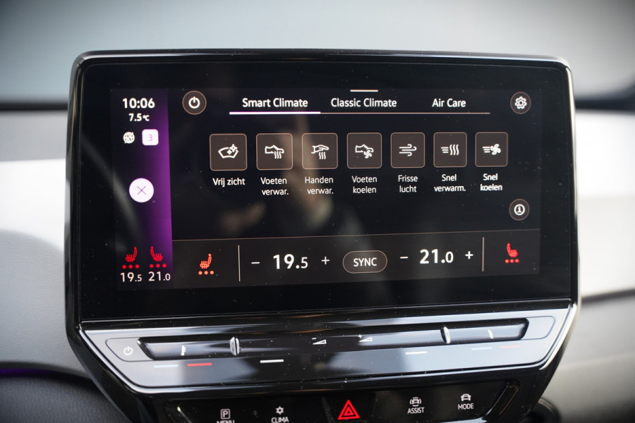 Volkswagen ID.3 First Plus 58 kWh | Stoelverwarming | Stuurverwarming | Camera | Adaptive Cruise Control | Navigatie | Standkachel | Keyless | Parkeersensoren | LED | Apple Carplay | BTW |