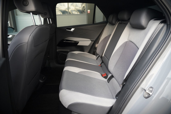 Volkswagen ID.3 First Plus 58 kWh | Stoelverwarming | Stuurverwarming | Camera | Adaptive Cruise Control | Navigatie | Standkachel | Keyless | Parkeersensoren | LED | Apple Carplay | BTW |