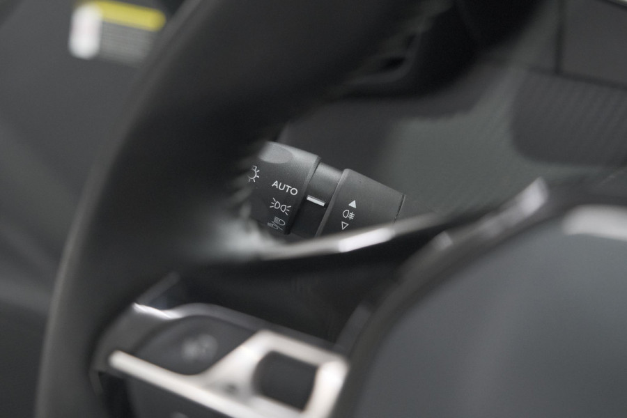 Peugeot 2008 PureTech 130 Allure Pack | Adaptieve Cruise Control | Stoelverwarming | Camera | Apple Carplay