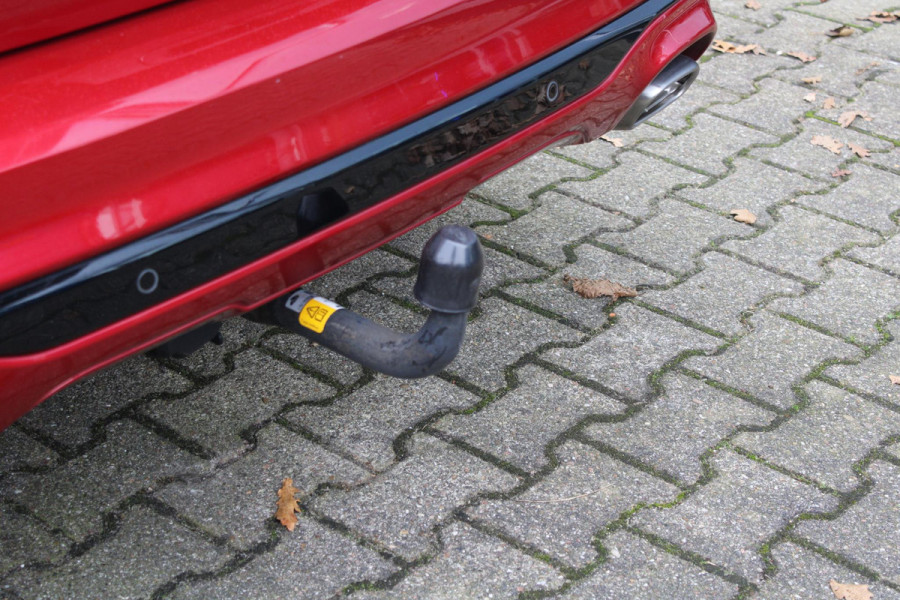Ford Kuga 1.5 EcoBoost ST-Line | Trekhaak 1800KG | Stoel + Stuurverwarming | Climate Control | Navigatie | Cruise Control |