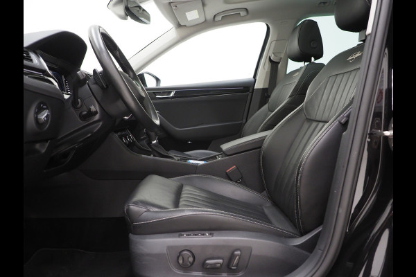 Škoda Superb Combi 1.4 TSI iV Laurin & Klement | Panoramadak | Massage | Canton | Camera | Keyless | Adaptive Cruise