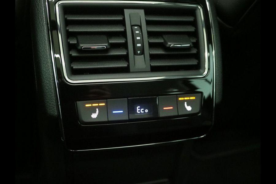 Škoda Superb Combi 1.4 TSI iV Laurin & Klement | Panoramadak | Massage | Canton | Camera | Keyless | Adaptive Cruise