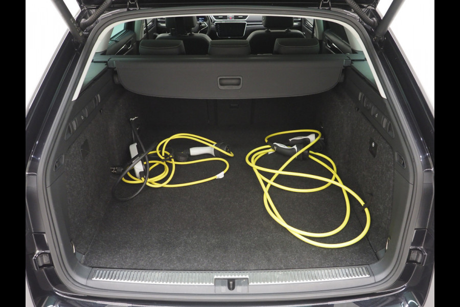 Škoda Superb Combi 1.4 TSI iV Laurin & Klement | Panoramadak | Massage | Canton | Camera | Keyless | Adaptive Cruise