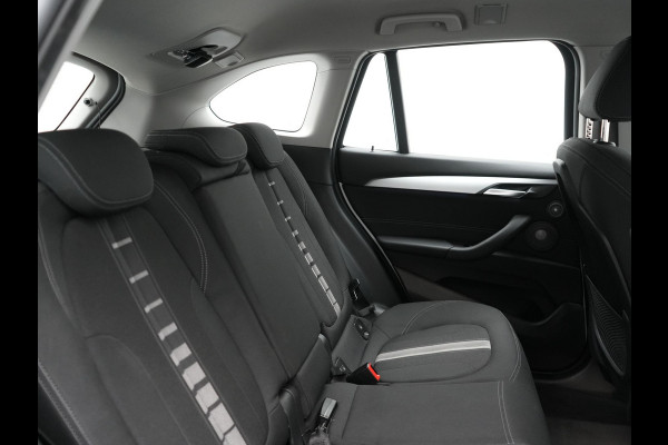 BMW X1 xDrive25e eDrive Plug In Hybrid 220pk Dealer O.H PHEV | Adaptive Cruise | Head Up | Sportstoelen | Harman Kardon Sound | Stoelverwarming | Camera | Navigatie | DAB |