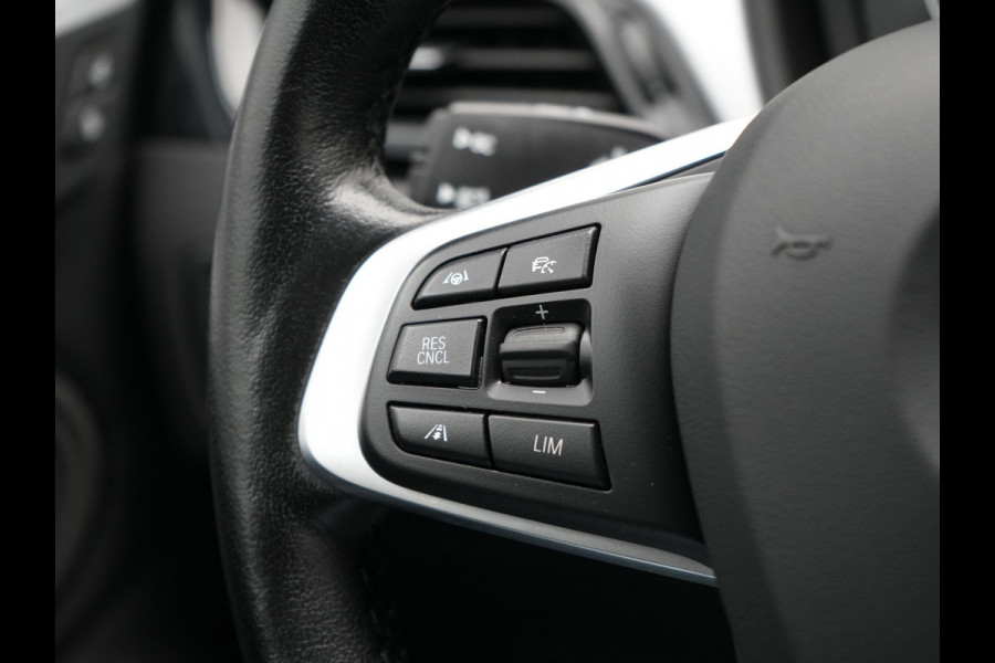 BMW X1 xDrive25e eDrive Plug In Hybrid 220pk Dealer O.H PHEV | Adaptive Cruise | Head Up | Sportstoelen | Harman Kardon Sound | Stoelverwarming | Camera | Navigatie | DAB |