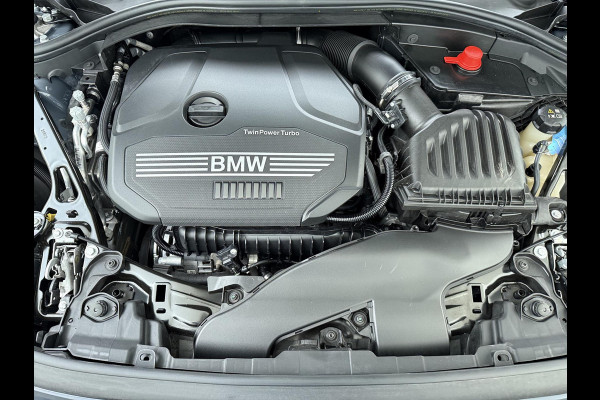 BMW 1-serie 118i Executive Edition M Sport VAN: €34.900,- VOOR: €29.877 UW EINDEJAARSVOORDEEL: €5.023,- | M SPORT | HARMAN & KARDON | ELEKTRISCHE ACHTERKLEP | CAMERA | ADAPTIVE CRUISE CONTROL | STOEL- & STUURVERWARMING | HEAD-UP | 19 INCH | INDIVIDUAL KLEUR STORM BAY METALLIC BOMVOL OPTIES