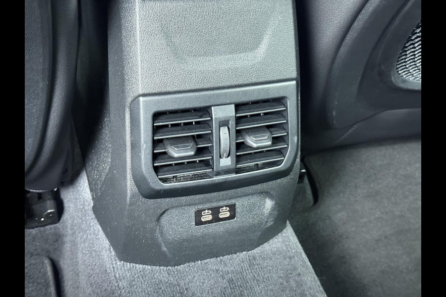 BMW 1-serie 118i Executive Edition M Sport VAN: €34.900,- VOOR: €29.877 UW EINDEJAARSVOORDEEL: €5.023,- | M SPORT | HARMAN & KARDON | ELEKTRISCHE ACHTERKLEP | CAMERA | ADAPTIVE CRUISE CONTROL | STOEL- & STUURVERWARMING | HEAD-UP | 19 INCH | INDIVIDUAL KLEUR STORM BAY METALLIC BOMVOL OPTIES