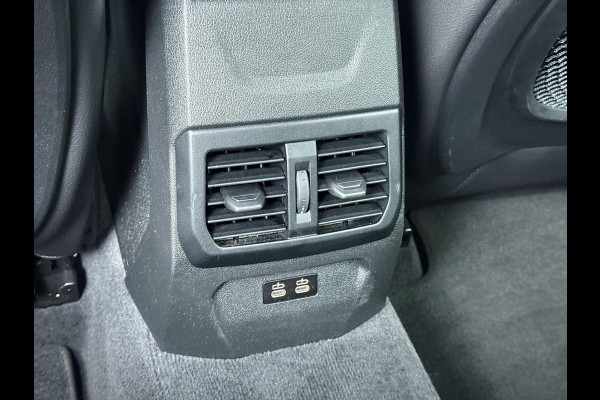 BMW 1-serie 118i Executive Edition M Sport VAN: €34.900,- VOOR: €29.877 UW EINDEJAARSVOORDEEL: €5.023,- | M SPORT | HARMAN & KARDON | ELEKTRISCHE ACHTERKLEP | CAMERA | ADAPTIVE CRUISE CONTROL | STOEL- & STUURVERWARMING | HEAD-UP | 19 INCH | INDIVIDUAL KLEUR STORM BAY METALLIC BOMVOL OPTIES