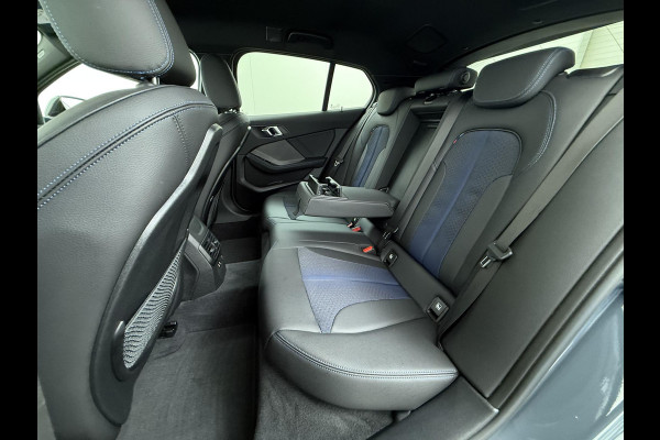 BMW 1-serie 118i Executive Edition M Sport VAN: €34.900,- VOOR: €29.877 UW EINDEJAARSVOORDEEL: €5.023,- | M SPORT | HARMAN & KARDON | ELEKTRISCHE ACHTERKLEP | CAMERA | ADAPTIVE CRUISE CONTROL | STOEL- & STUURVERWARMING | HEAD-UP | 19 INCH | INDIVIDUAL KLEUR STORM BAY METALLIC BOMVOL OPTIES