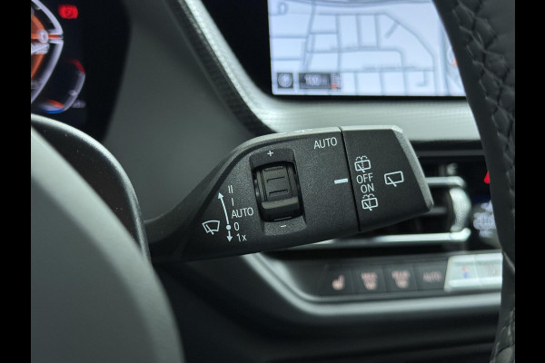 BMW 1-serie 118i Executive Edition M Sport VAN: €34.900,- VOOR: €29.877 UW EINDEJAARSVOORDEEL: €5.023,- | M SPORT | HARMAN & KARDON | ELEKTRISCHE ACHTERKLEP | CAMERA | ADAPTIVE CRUISE CONTROL | STOEL- & STUURVERWARMING | HEAD-UP | 19 INCH | INDIVIDUAL KLEUR STORM BAY METALLIC BOMVOL OPTIES