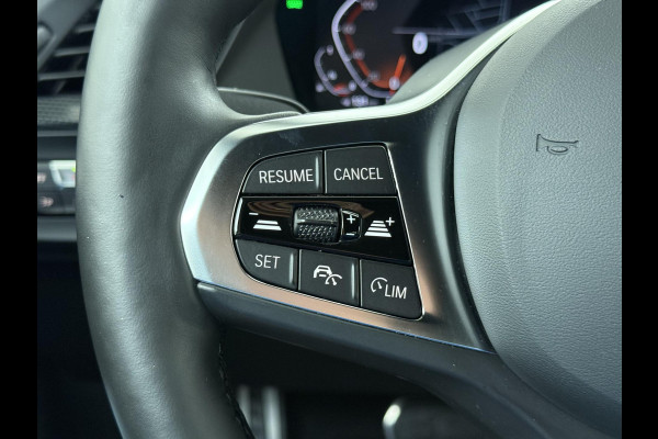 BMW 1-serie 118i Executive Edition M Sport VAN: €34.900,- VOOR: €29.877 UW EINDEJAARSVOORDEEL: €5.023,- | M SPORT | HARMAN & KARDON | ELEKTRISCHE ACHTERKLEP | CAMERA | ADAPTIVE CRUISE CONTROL | STOEL- & STUURVERWARMING | HEAD-UP | 19 INCH | INDIVIDUAL KLEUR STORM BAY METALLIC BOMVOL OPTIES