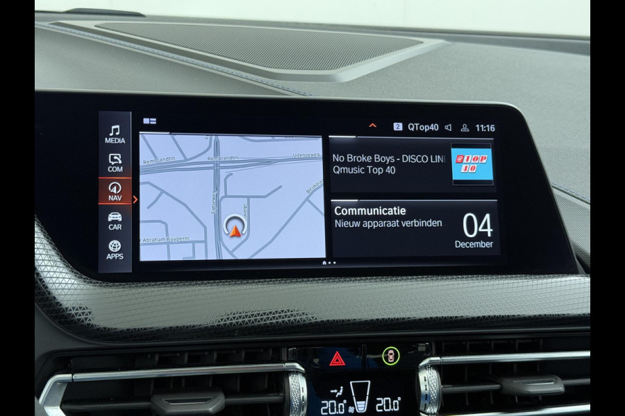 BMW 1-serie 118i Executive Edition M Sport VAN: €34.900,- VOOR: €29.877 UW EINDEJAARSVOORDEEL: €5.023,- | M SPORT | HARMAN & KARDON | ELEKTRISCHE ACHTERKLEP | CAMERA | ADAPTIVE CRUISE CONTROL | STOEL- & STUURVERWARMING | HEAD-UP | 19 INCH | INDIVIDUAL KLEUR STORM BAY METALLIC BOMVOL OPTIES