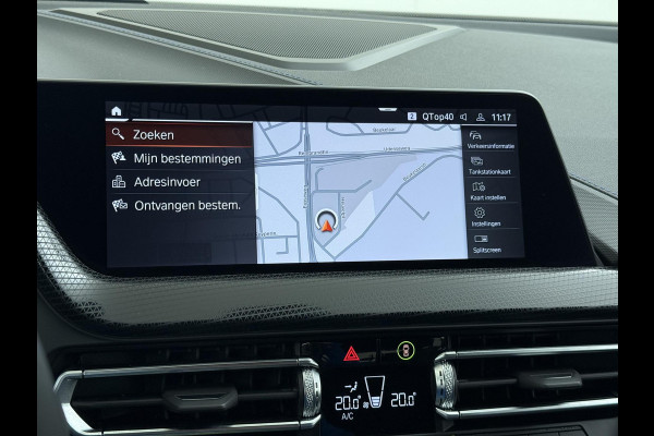 BMW 1-serie 118i Executive Edition M Sport VAN: €34.900,- VOOR: €29.877 UW EINDEJAARSVOORDEEL: €5.023,- | M SPORT | HARMAN & KARDON | ELEKTRISCHE ACHTERKLEP | CAMERA | ADAPTIVE CRUISE CONTROL | STOEL- & STUURVERWARMING | HEAD-UP | 19 INCH | INDIVIDUAL KLEUR STORM BAY METALLIC BOMVOL OPTIES