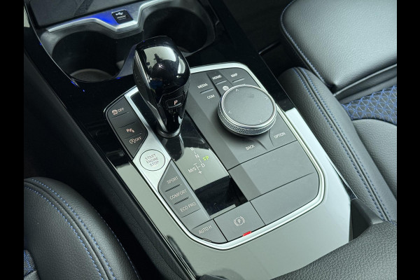 BMW 1-serie 118i Executive Edition M Sport VAN: €34.900,- VOOR: €29.877 UW EINDEJAARSVOORDEEL: €5.023,- | M SPORT | HARMAN & KARDON | ELEKTRISCHE ACHTERKLEP | CAMERA | ADAPTIVE CRUISE CONTROL | STOEL- & STUURVERWARMING | HEAD-UP | 19 INCH | INDIVIDUAL KLEUR STORM BAY METALLIC BOMVOL OPTIES