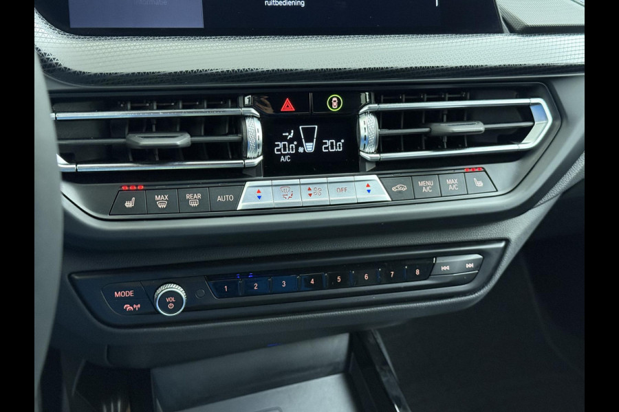 BMW 1-serie 118i Executive Edition M Sport VAN: €34.900,- VOOR: €29.877 UW EINDEJAARSVOORDEEL: €5.023,- | M SPORT | HARMAN & KARDON | ELEKTRISCHE ACHTERKLEP | CAMERA | ADAPTIVE CRUISE CONTROL | STOEL- & STUURVERWARMING | HEAD-UP | 19 INCH | INDIVIDUAL KLEUR STORM BAY METALLIC BOMVOL OPTIES